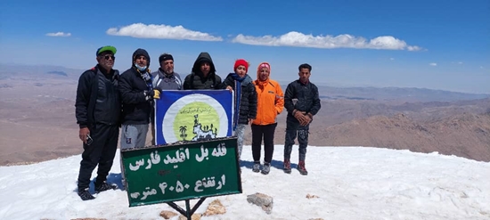 صعود تیم کوهنوردی دانشگاه علوم پزشکی هرمزگان به قله ۴۰۵۰ متری بل فارس