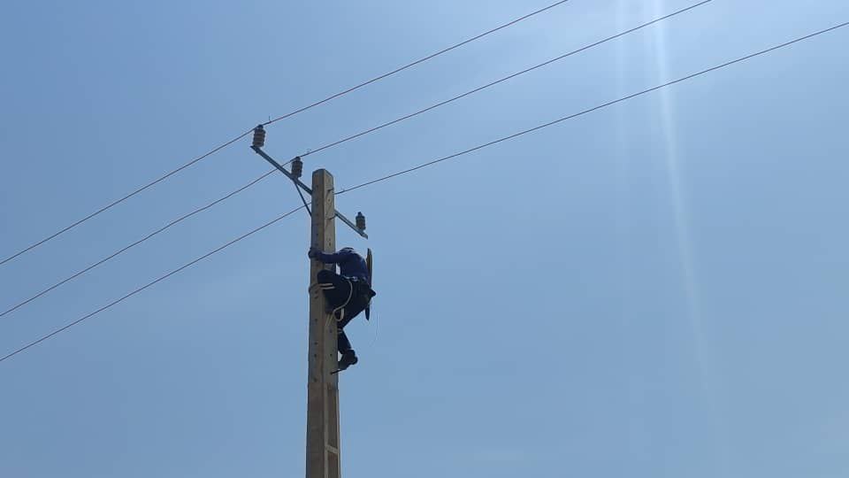 اصلاح روشنایی معابر و شبکه توزیع برق هفت روستای حاجی آباد