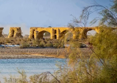 بزرگترین پل تاریخی خاورمیانه در بندر خمیر مرمت می‌شود