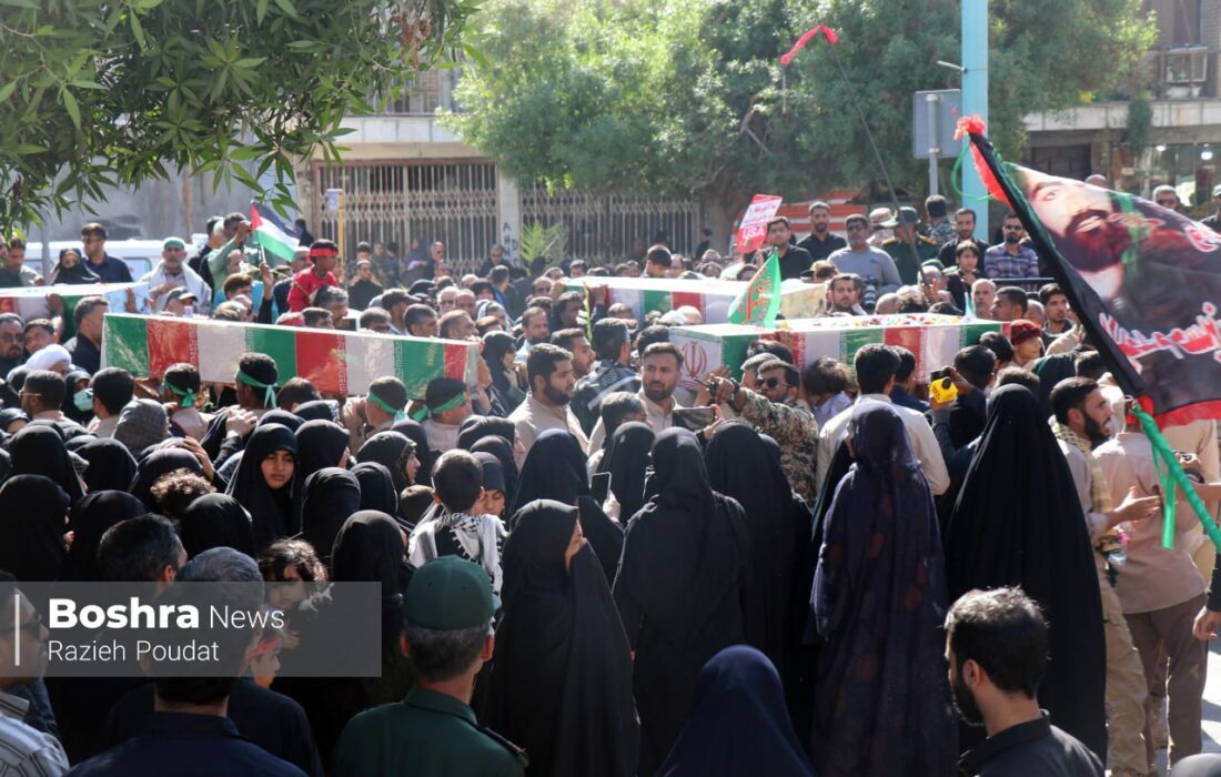 پیکر پاک ۱۰ شهید گمنام روی دوش مردم هرمزگان تشییع شد