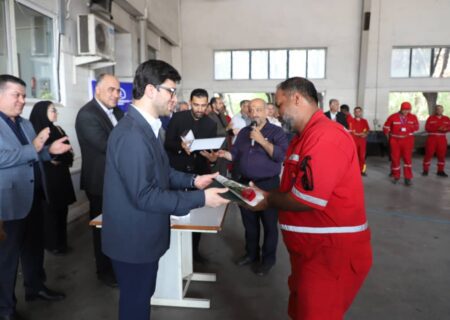 قدردانی معاون وزیر از ایثارگری آتش‌نشانان پالایشگاه نفت بندرعباس در حادثه اسکله شهیدرجایی