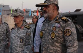بازدید سرلشکر باقری از کارخانجات نیروی دریایی ارتش در بندرعباس