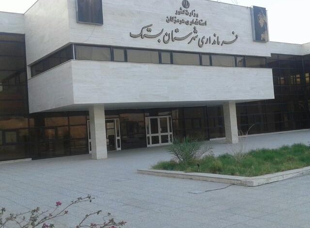 انتقاد مطالبه‌گران مردمی بستک از ابقاء فرماندار این شهرستان