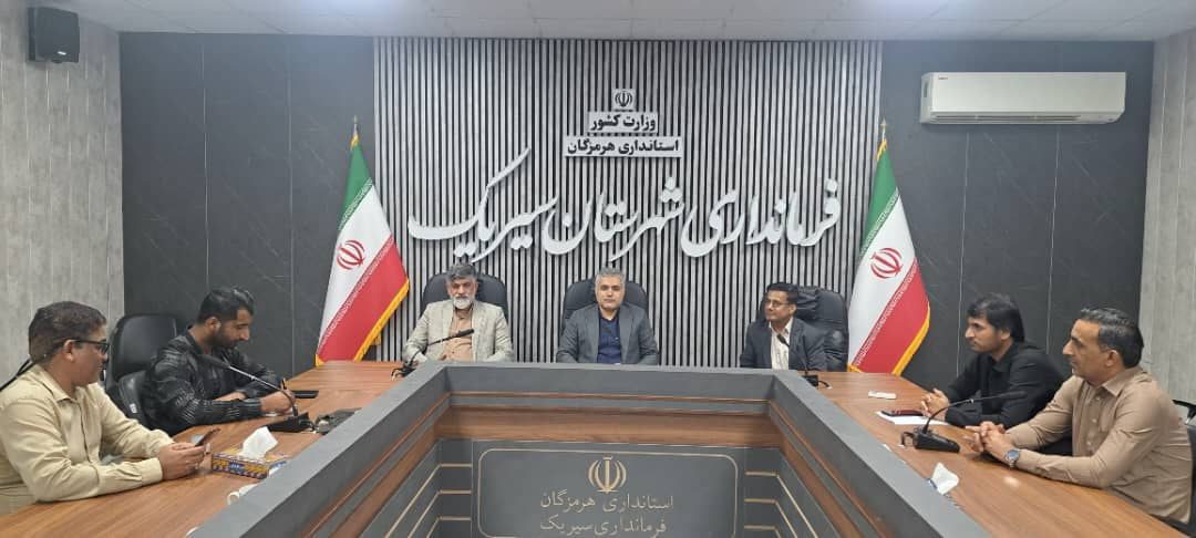 ۵۳ پروژه همزمان با هفته دولت در شهرستان سیریک افتتاح می‌شود/انتقاد شهیدیان از وضع موجود و تأکید بر ارتقای کارایی مدیران