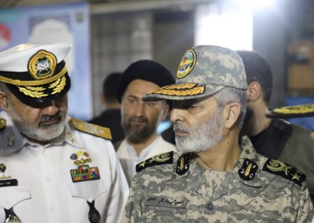 بازدید سرلشکر موسوی از یگان‌های دریایی ارتش و سپاه در هرمزگان