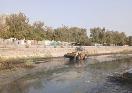 پاکسازی خور «گور سوزان» توسط شهرداری بندرعباس