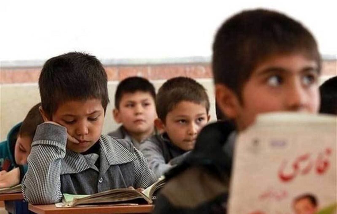 مطالبه‌گران مردمی خواستار ورود بنگاه‌های اقتصادی برای بازگرداندن دانش‌آموزان بازمانده از تحصیل شدند